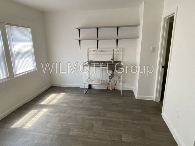Photo - 318 N Sherman Dr
