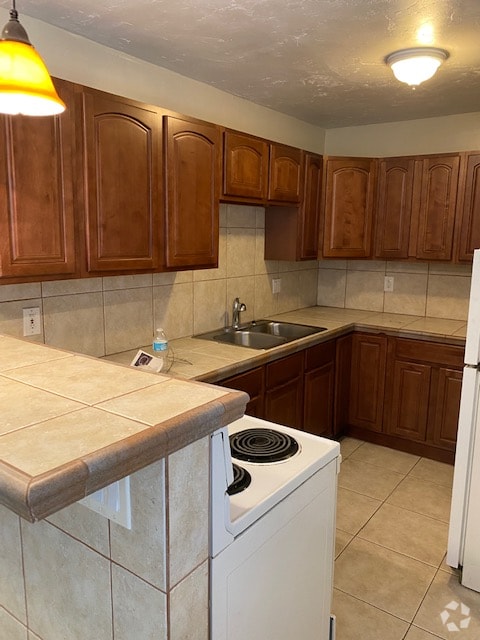 Building Photo - 1020 N 18th Ct Rental