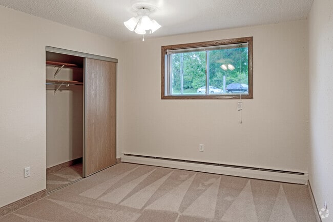 2BR, 1BA Remodeled - 910 SF