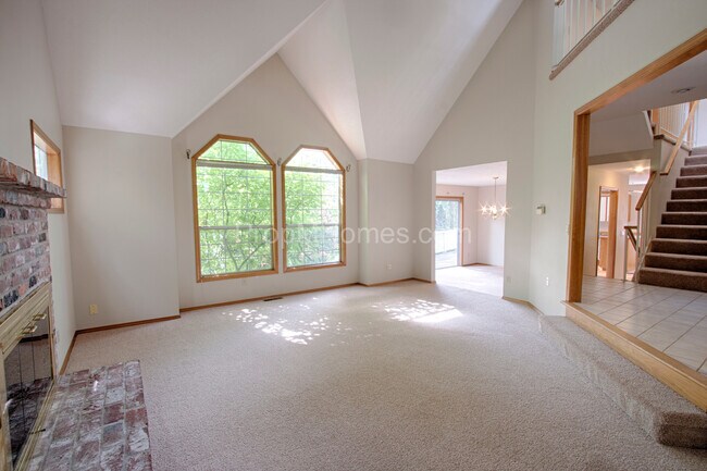Photo - Elegant Three Bedroom Home in Mountain Park!