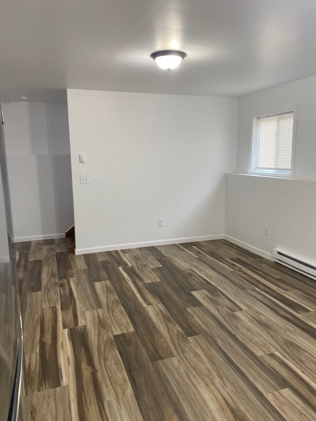 Living room/galley kitchen