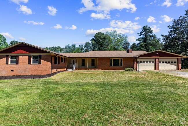 Building Photo - Large 4-Bed Brick Rancher with 2-Car Attac... Rental