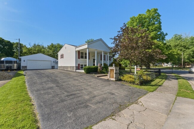 Photo - 291 Hawthorne Rd