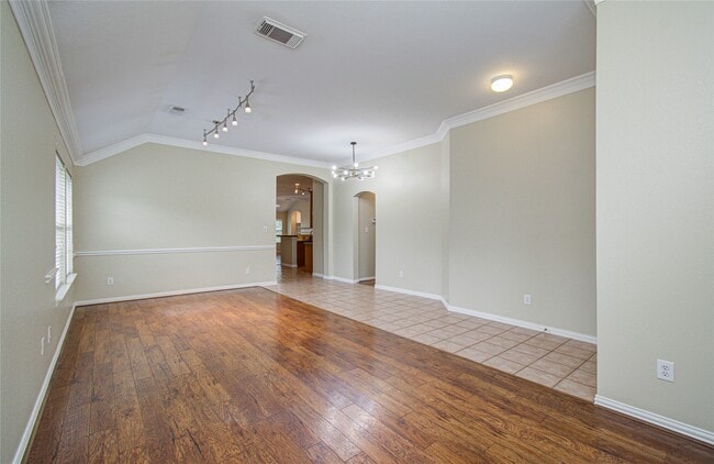 Photo - 18223 Heathridge Ln