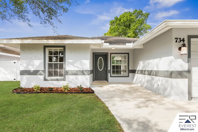 Photo - 734 Flora St