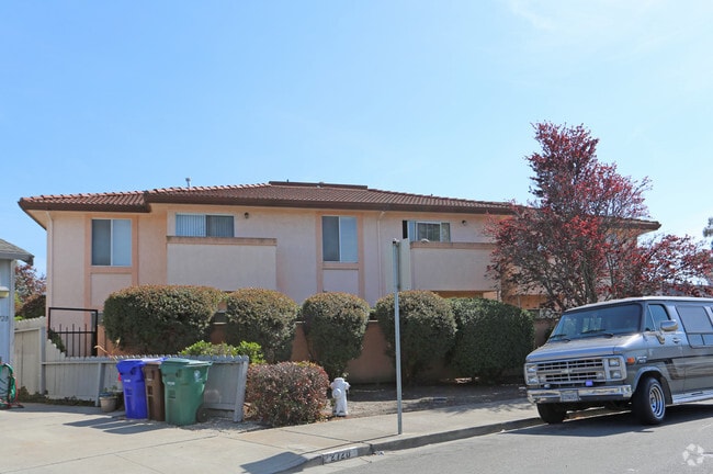 Casa Linda Apartments