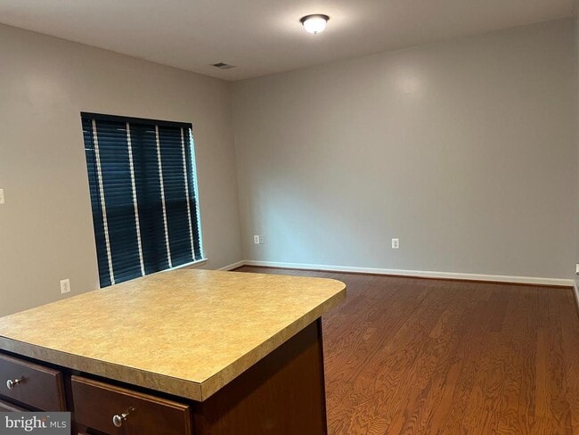 Photo - 53 Compound Cir