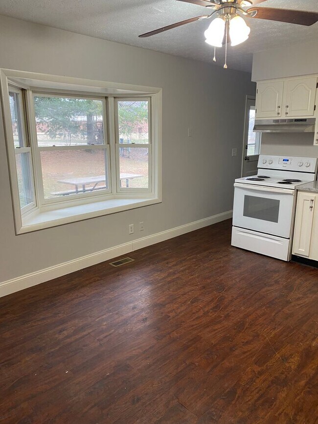 Very Nice 4 Bedroom in New Carlisle, OH - Very Nice 4 Bedroom in New Carlisle, OH House