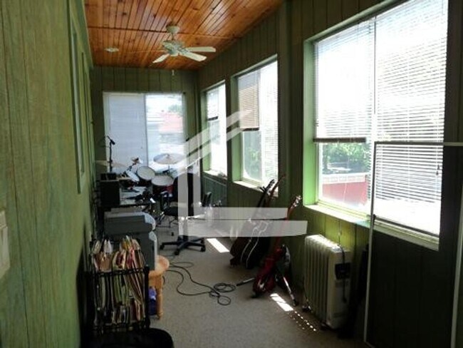 Photo - No Brokers Fee,  Parking Included, Laundry on a Site, Eat-in Kitchen