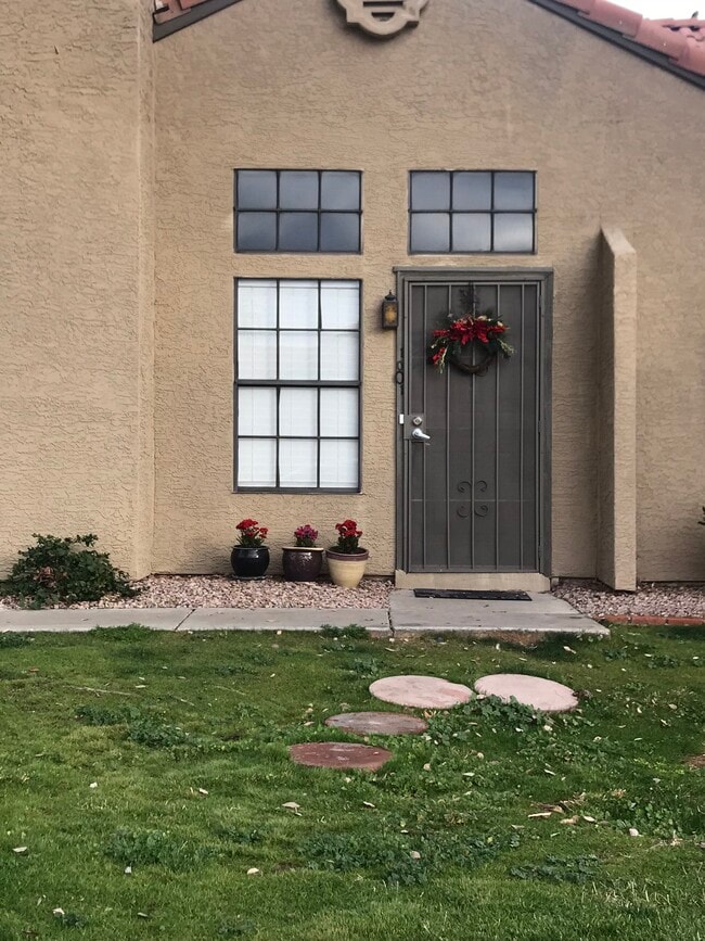 Front - 5704 E Aire Libre Ave Unit 1001