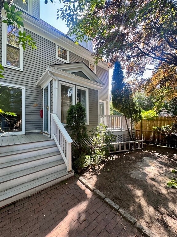 98.5 Foster St