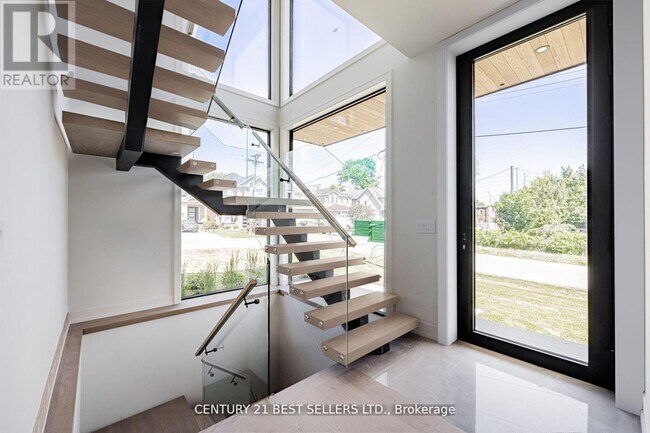 Photo - 739 Ebony Ave