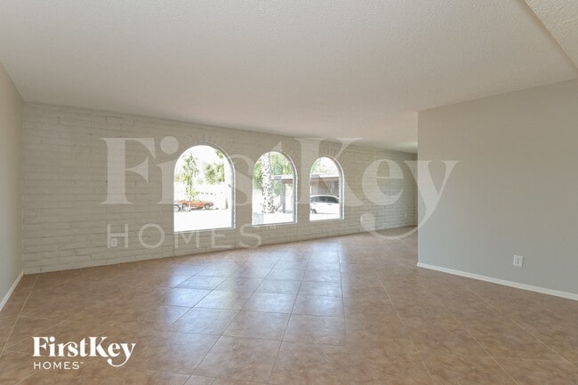 Photo - 680 N Mann Ave