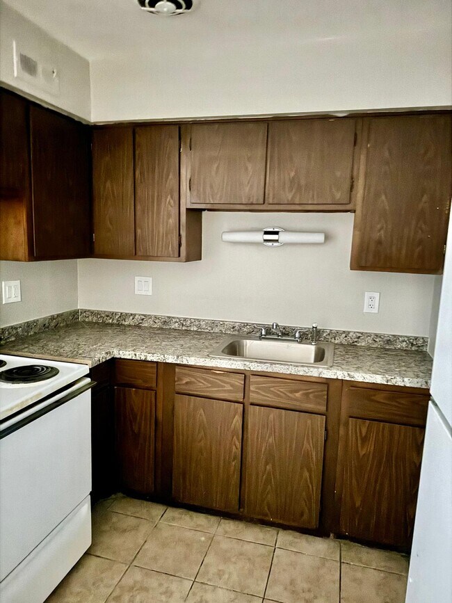 Photo - Salem Apartments