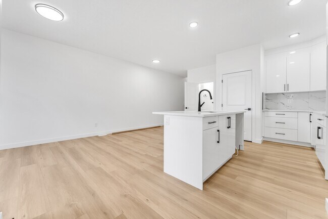 Photo - 10631-148 148 St NW Unit 1