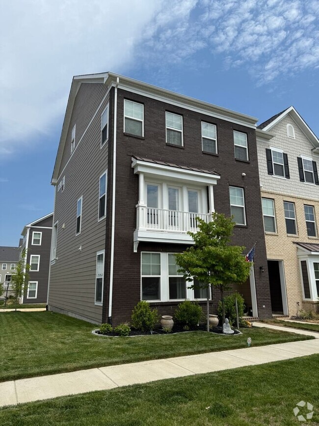 Building Photo - Gorgeous Potomac Shores End Unit Townhome