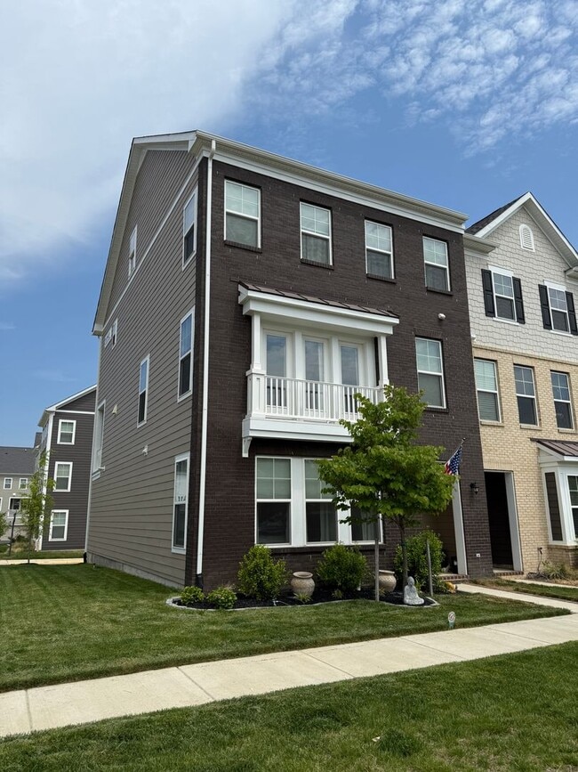 Gorgeous Potomac Shores End Unit Townhome - Gorgeous Potomac Shores End Unit Townhome