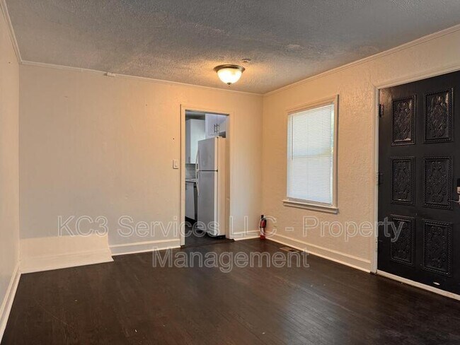 Photo - 11108 Bennington Ave