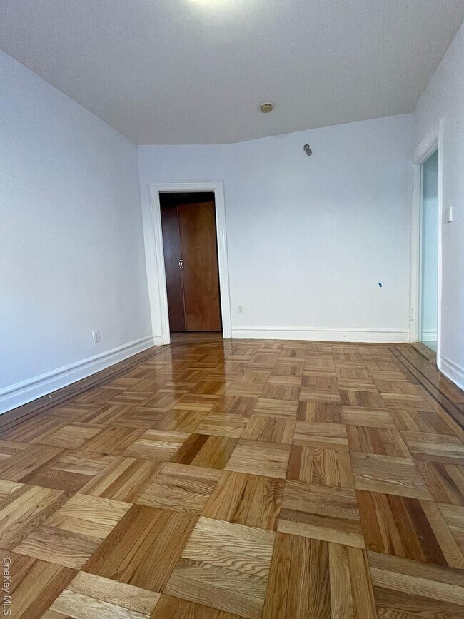 Photo - 660 Hemlock St