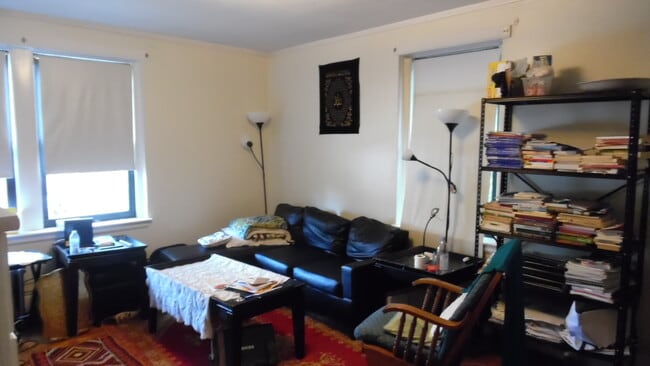 Building Photo - 347 Pleasant St Unit C1-11