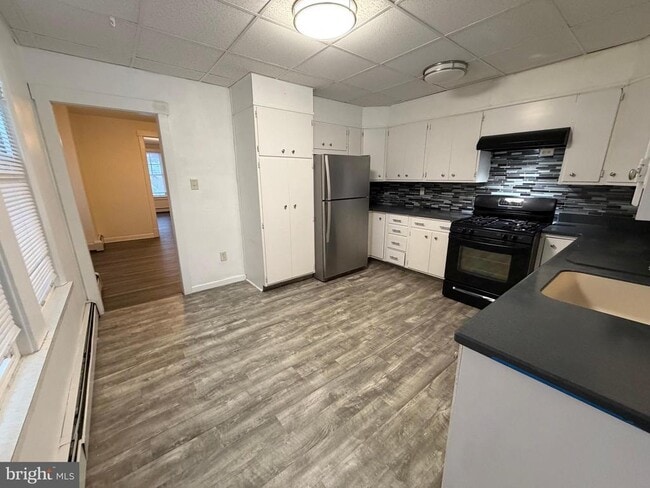 Building Photo - 1552 Delaware Ave