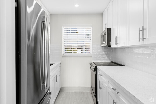 2BR, 1BA - 1,000SF - Kitchen