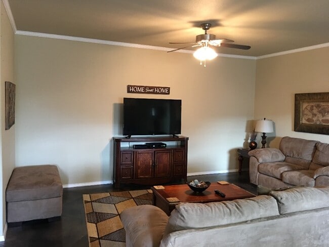 Photo - 6010 Nancy Ellen St