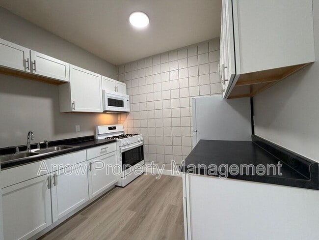 Building Photo - 877 N 26th St Unit 107