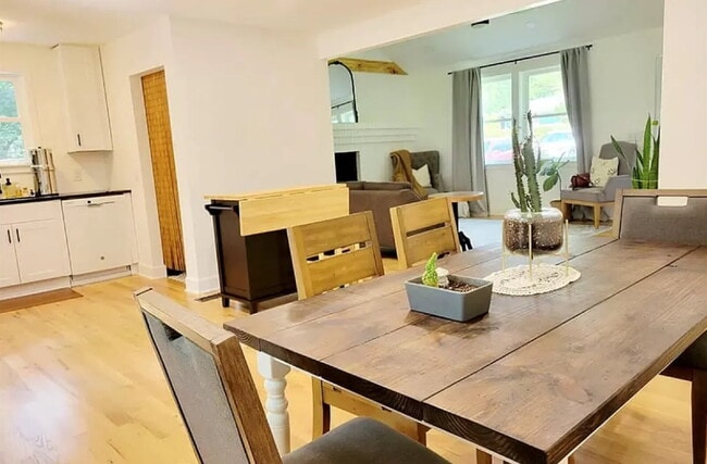 Photo - 106 Robinhood Cir