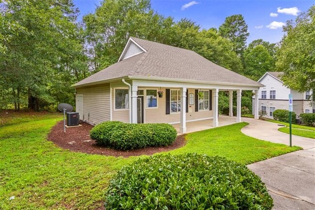 Oficina de arrendamiento comunitario - East Haven Apartments