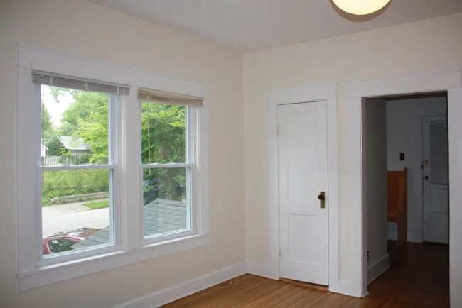 Photo - 703 S Woodlawn Ave