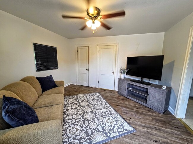 Photo - 1008 Runnels St Unidad A