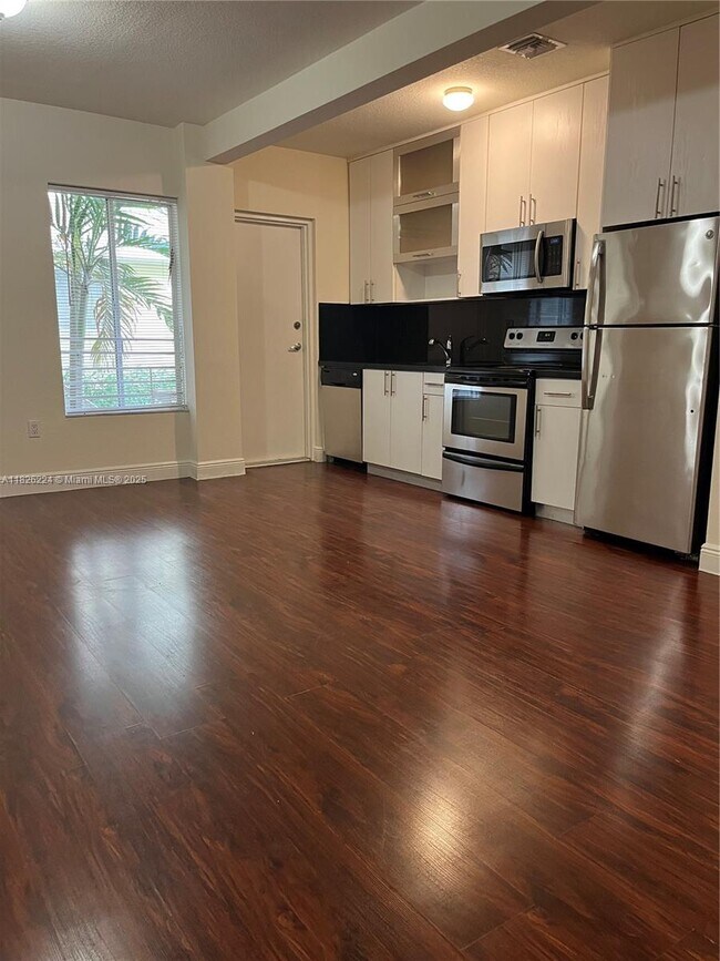 Photo - 2880 Pine Tree Dr Apartment Unit 4