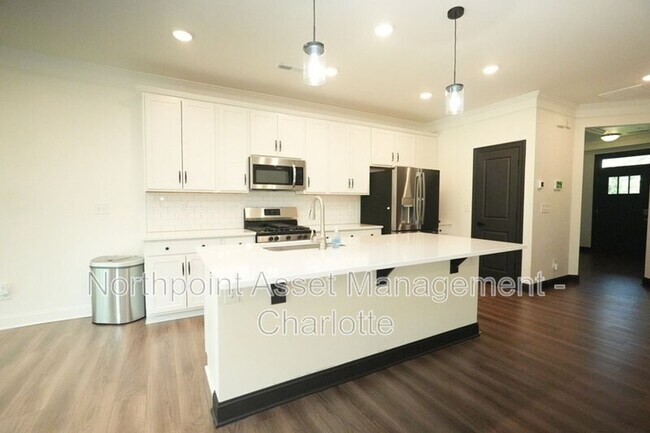 Photo - 4016 Rothwood Ln