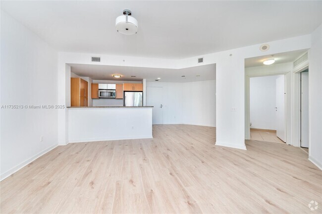 Building Photo - 300 S Biscayne Blvd Unit T-1905 Rental