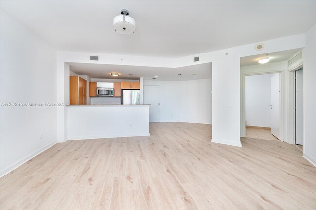 Photo - 300 S Biscayne Blvd Condo Unit T-1905