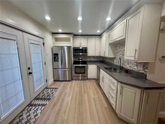 Photo - 4259 Burnett Walk