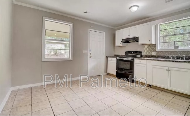 Photo - 329 Saddlefield Rd