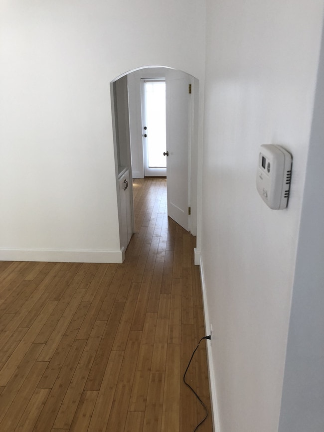 Living - 2278 Edendale Pl