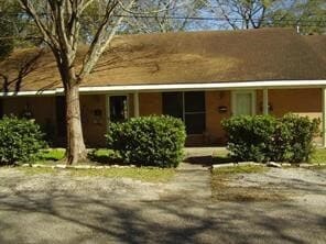 Building Photo - 615 Sunset Ln
