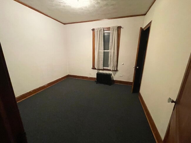 Building Photo - 7127 S Francisco Ave Unit 2