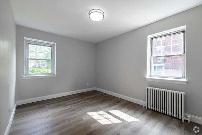 2BR, 1BA - 750SF - Bedroom