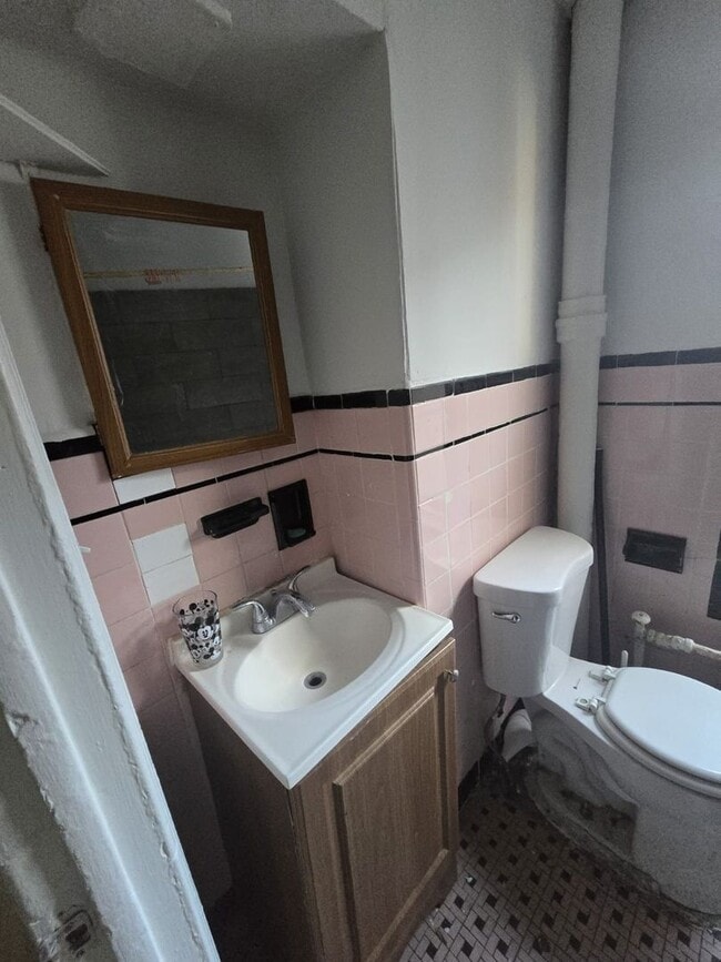 Photo - 52 Hudson St Unit Upstairs