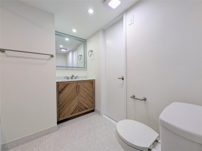 Photo - 3101 Oakland Shores Dr Unit H204