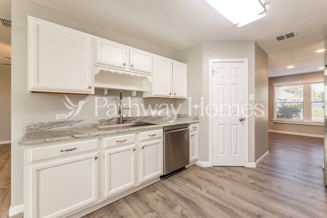 Photo - 1679 Chesterwood Dr