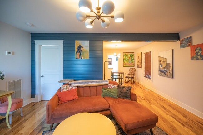 Photo - 2 bedroom 2 bath Madison cottage