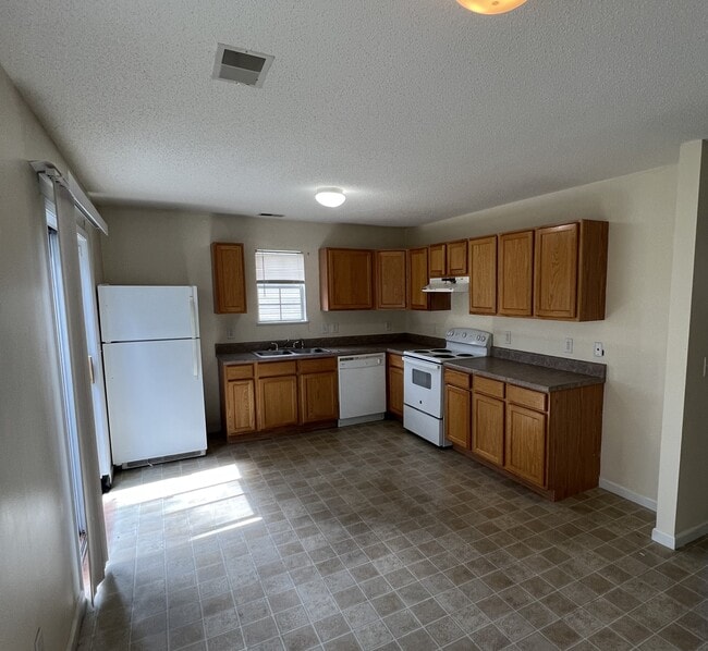 Photo - 221 Fox Grove Cir