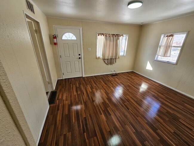 Photo - 157 Roosevelt St