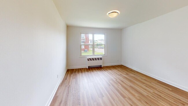 Photo - 390 Irwin Miller