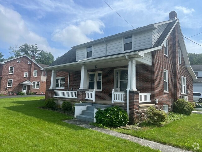 Building Photo - Beautiful 5-Bedroom Home in East Cocalico ...